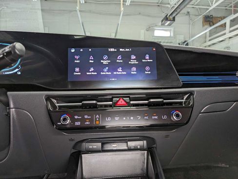 Certified 2023 Kia Niro SX Touring FWD image 38