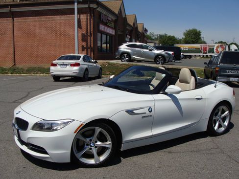 Used 2016 BMW Z4 sDrive28i RWD image 9