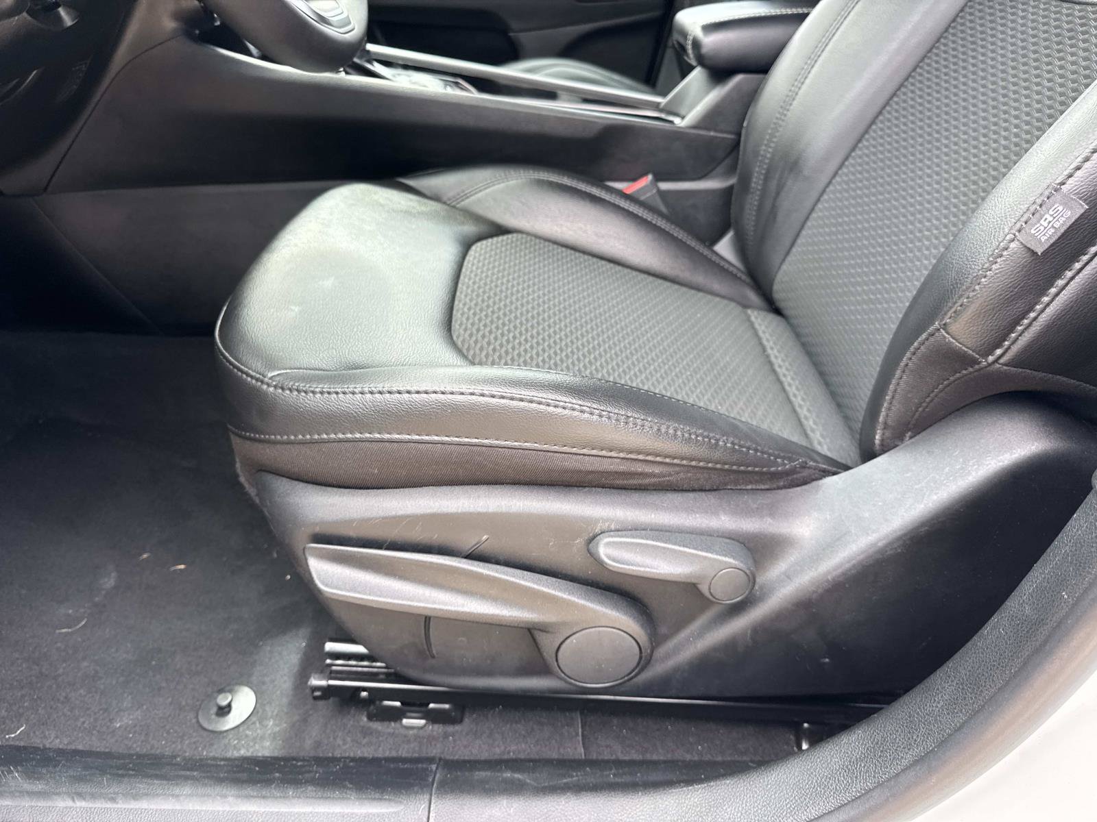 Used 2022 Jeep Compass Latitude FWD image 16