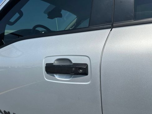 Used 2020 Nissan Titan SV w/ SV Convenience Package AWD/4WD image 13