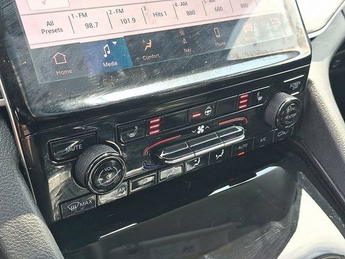 Used 2023 Jeep Grand Cherokee 4WD 4xe image 17