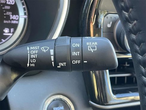 Used 2022 Toyota Highlander XLE image 24