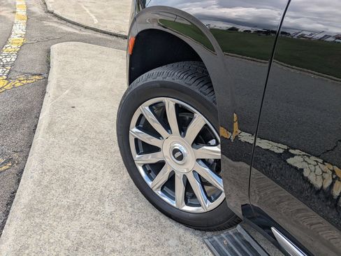 Used 2022 Cadillac Escalade Premium Luxury Platinum w/ Heavy-Duty Trailer Package AWD/4WD image 9