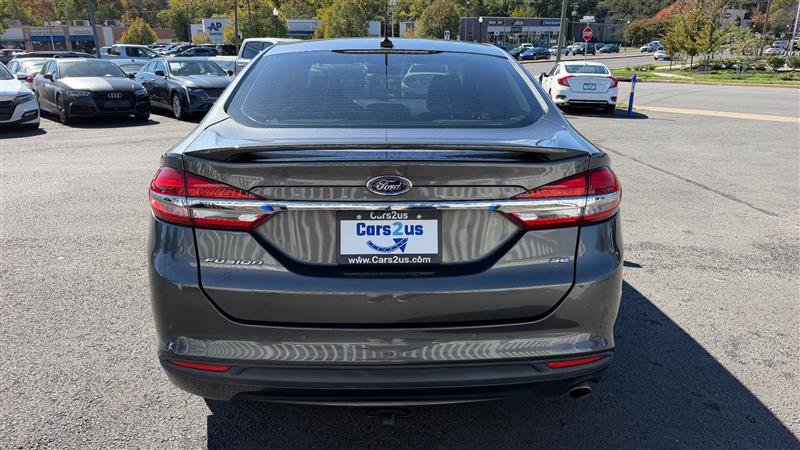 Used 2018 Ford Fusion SE w/ Equipment Group 201A FWD image 5