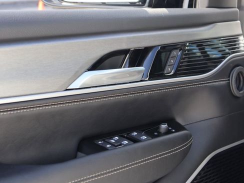 New 2026 Jeep Grand Wagoneer L Limited w/ Premium Group II image 23