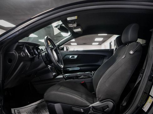 Used 2020 Ford Mustang Coupe RWD image 9