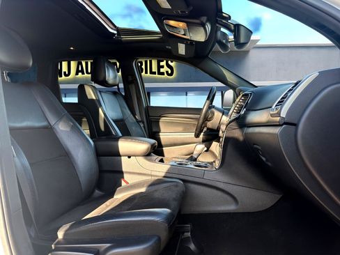 Used 2020 Jeep Grand Cherokee Altitude image 18