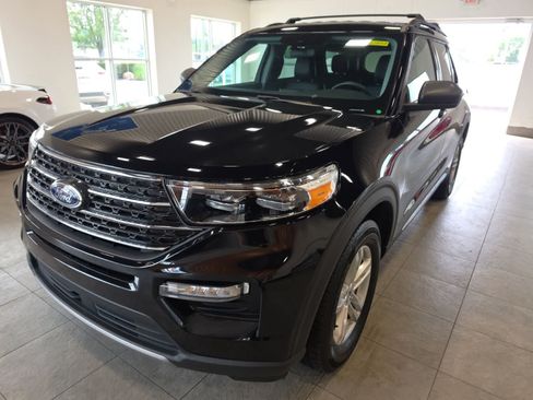 Used 2024 Ford Explorer XLT w/ Equipment Group 202A AWD/4WD image 2