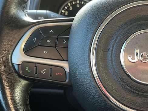 Used 2017 Jeep Renegade Latitude image 17