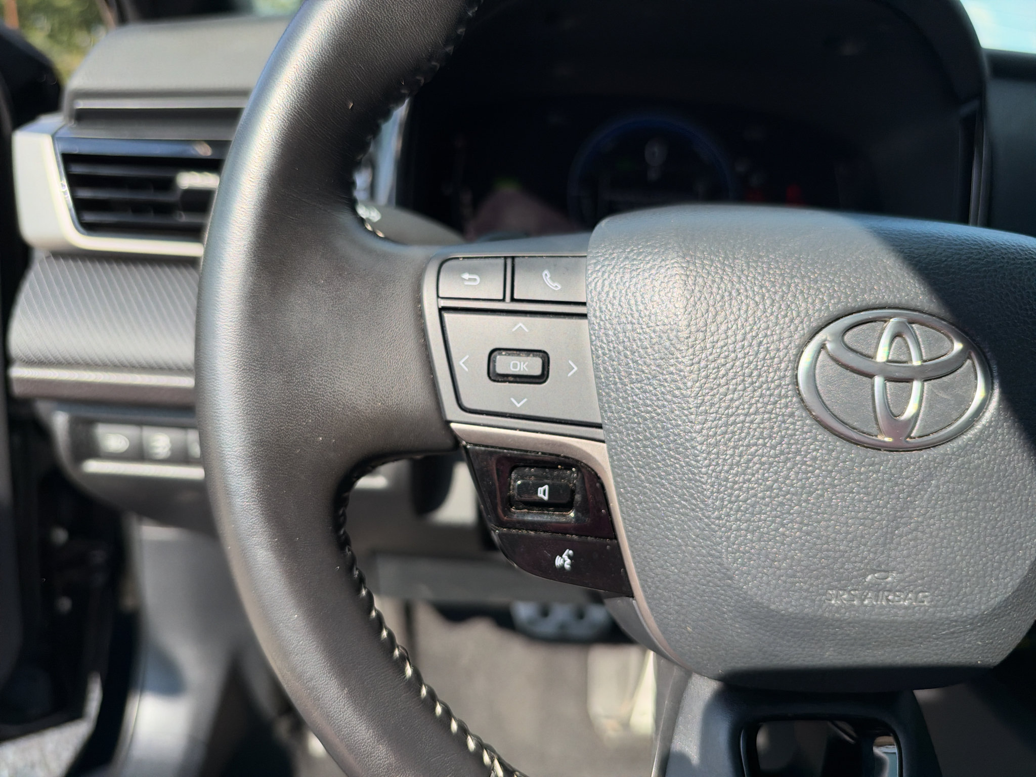 Used 2025 Toyota Camry SE FWD image 23