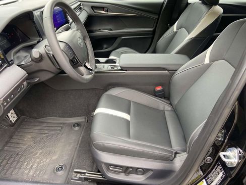 Used 2025 Toyota Camry SE image 16