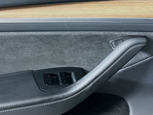 Used 2025 Tesla Model Y Performance AWD/4WD image 15