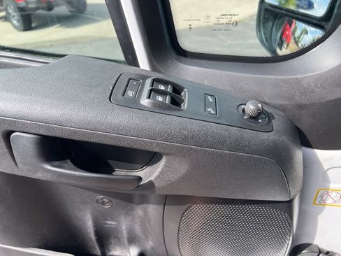 Used 2024 RAM ProMaster 2500 w/ Convenience Group FWD image 23
