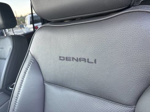 Used 2025 GMC Yukon XL Denali image 18