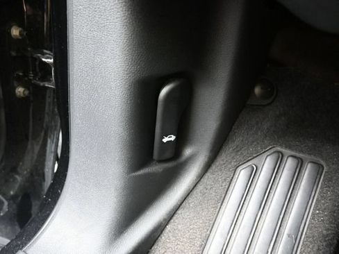 Used 2024 Nissan Pathfinder SV AWD/4WD image 14