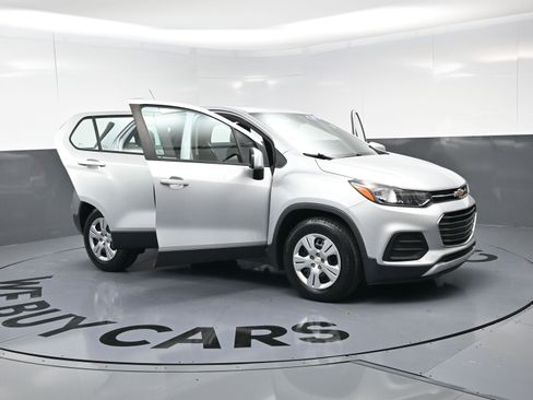 Used 2019 Chevrolet Trax LS image 22