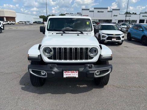 Used 2026 Jeep Wrangler Unlimited Sahara AWD/4WD image 9