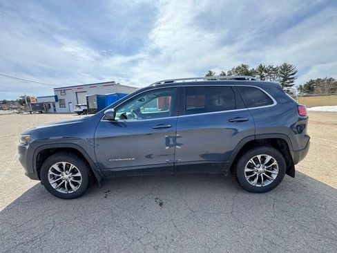 Used 2019 Jeep Cherokee Latitude Plus w/ Comfort/Convenience Group image 4
