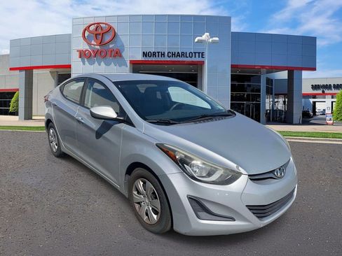 Used 2016 Hyundai Elantra SE FWD image 1
