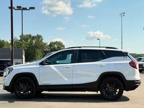 Used 2024 GMC Terrain SLE w/ Driver Convenience Package AWD/4WD image 39