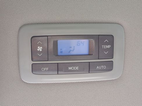 Used 2015 Toyota Sienna Limited image 31