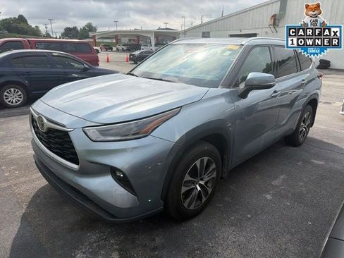 Used 2021 Toyota Highlander XLE AWD/4WD image 1