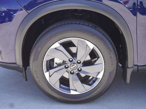 Used 2025 Nissan Rogue SV w/ SV Premium Package FWD image 23