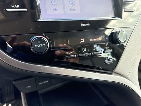 Used 2020 Toyota Camry SE w/ Convenience Package image 19