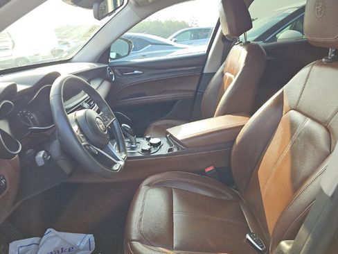 Used 2018 Alfa Romeo Stelvio AWD image 3