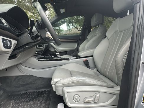 Used 2022 Audi Q5 2.0T Premium w/ Convenience Package image 9