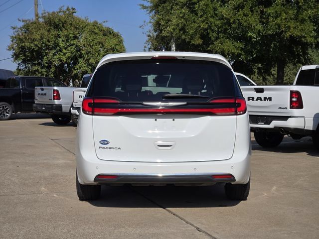 Certified 2023 Chrysler Pacifica Touring-L FWD image 6