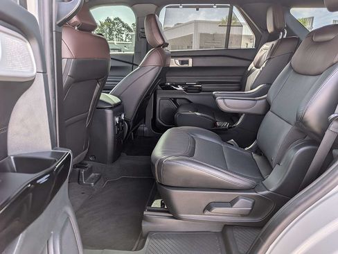 Used 2022 Ford Explorer Platinum w/ Technology Package AWD/4WD image 14