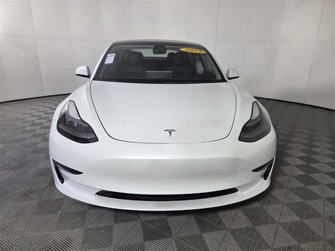 Used 2023 Tesla Model 3 Standard Range image 3