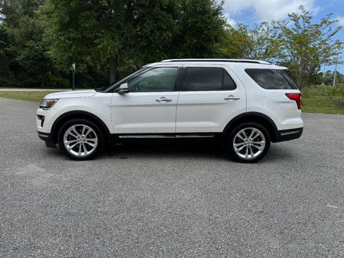 Used 2018 Ford Explorer Limited w/ Equipment Group 301A AWD/4WD image 3