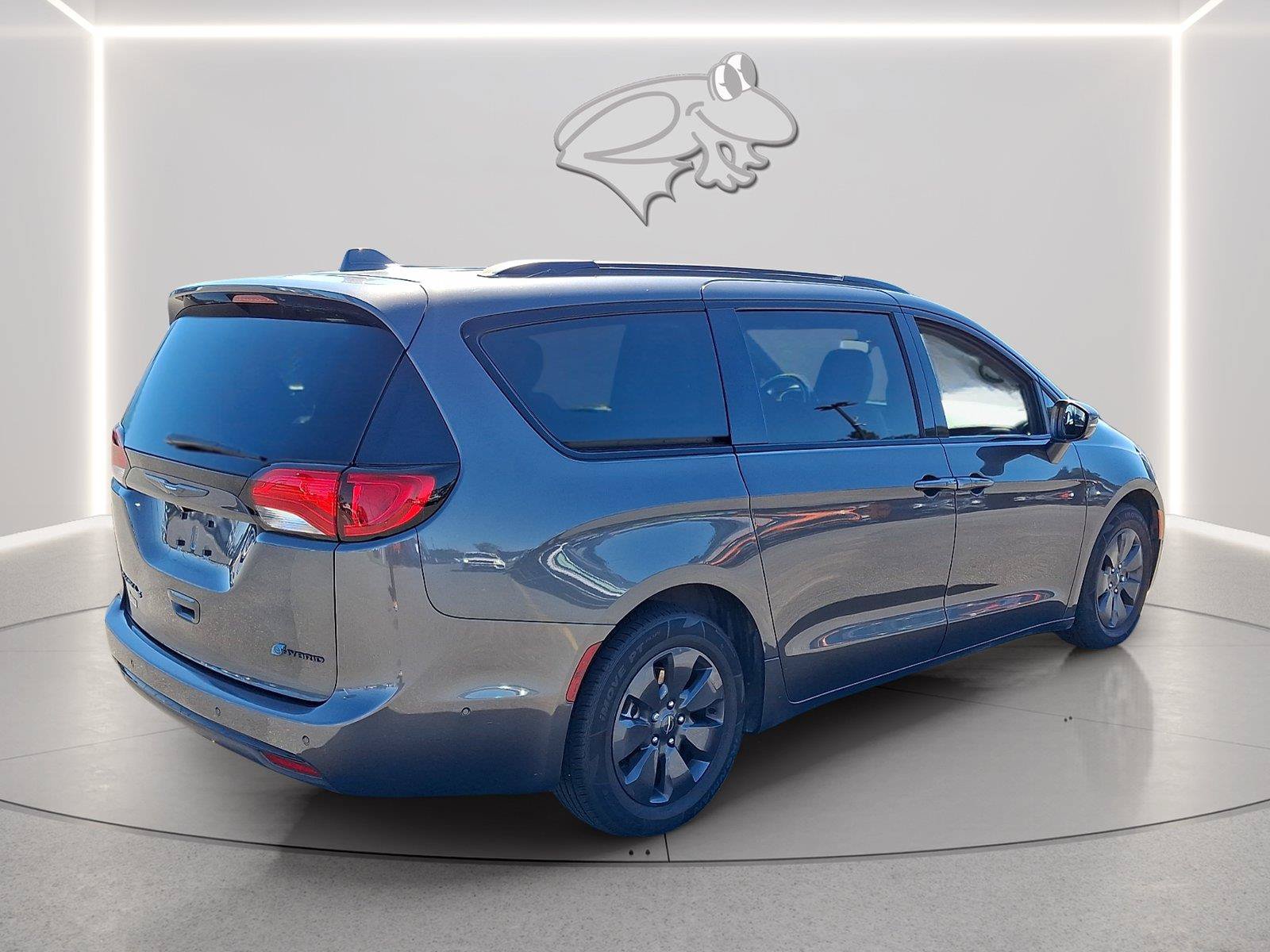 Used 2020 Chrysler Pacifica Limited w/ Advanced Safetytec Group FWD image 5