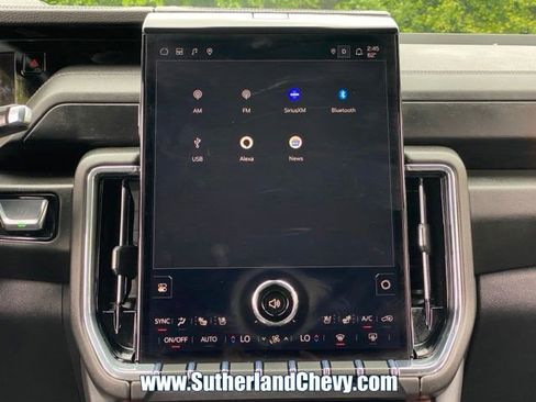 Used 2025 GMC Yukon XL Denali AWD/4WD image 30