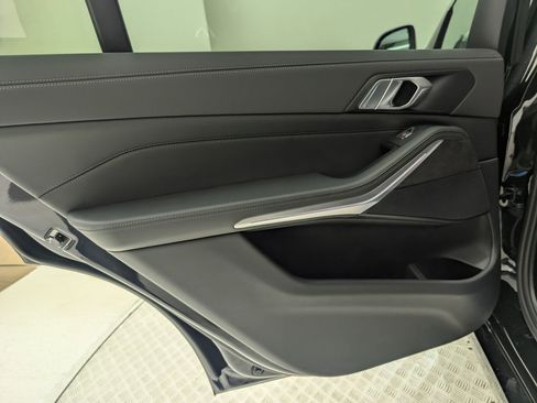 New 2026 BMW X7 xDrive40i w/ Climate Comfort Package image 24