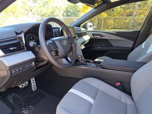 Used 2026 Toyota Camry SE image 25