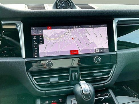 Used 2022 Porsche Macan image 12