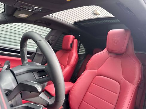 Used 2025 Porsche Macan 4S Electric image 5