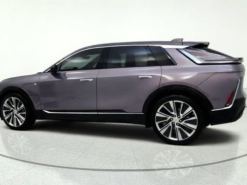 Used 2024 Cadillac Lyriq Luxury AWD/4WD image 5
