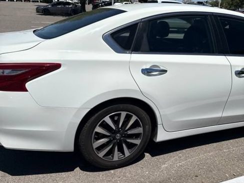 Used 2018 Nissan Altima 2.5 SL FWD image 14