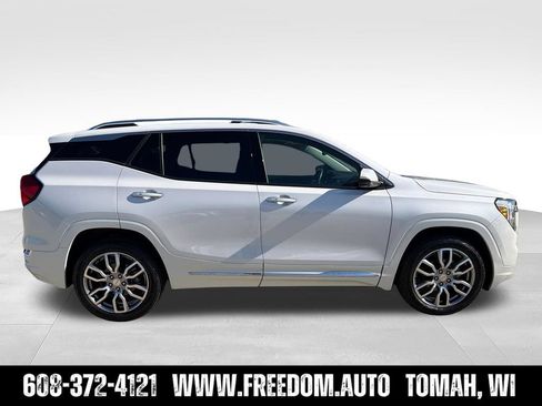 Used 2024 GMC Terrain Denali w/ Denali Premium Package AWD/4WD image 6