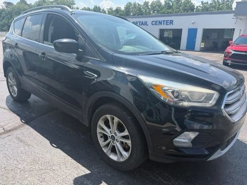 Used 2017 Ford Escape SE w/ Equipment Group 201A AWD/4WD image 7