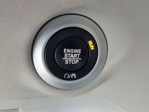 Used 2022 Chrysler Pacifica Touring-L image 26