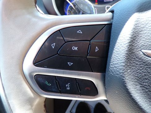 Used 2017 Chrysler Pacifica Limited FWD image 31