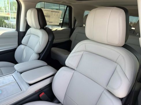 New 2026 Lincoln Navigator L Reserve AWD/4WD image 13