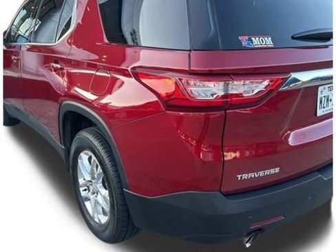 Used 2020 Chevrolet Traverse LT w/ Driver Confidence II Package image 3