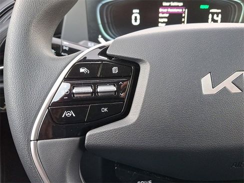 Certified 2025 Kia Niro LX image 21