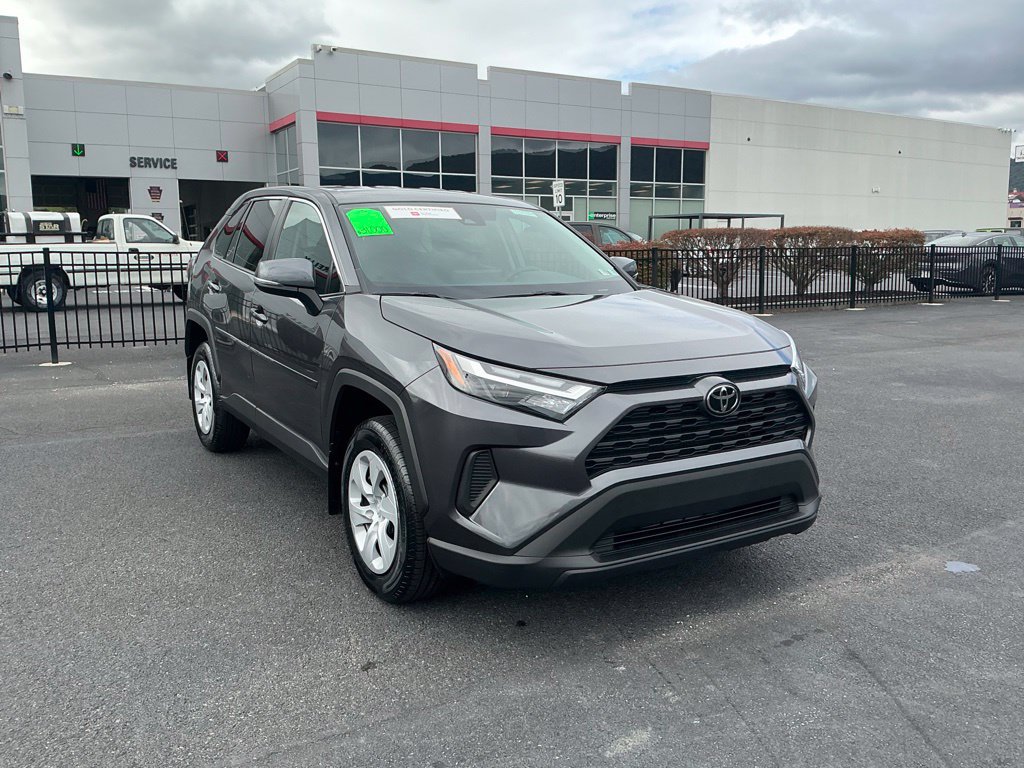 Certified 2024 Toyota RAV4 LE AWD/4WD image 3